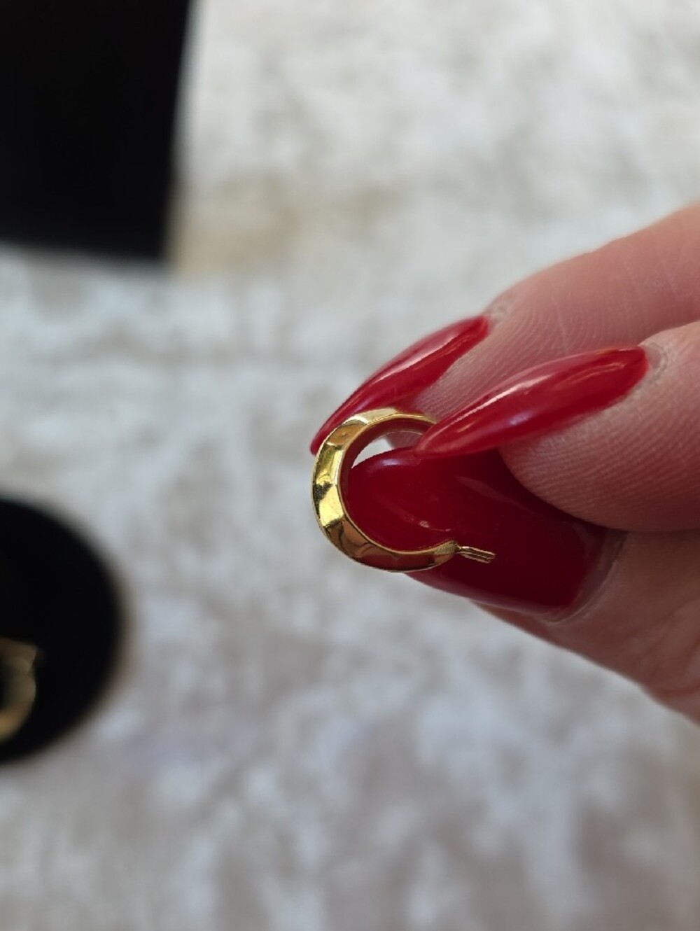 14kt Gold Hoop Minimalist Earrings 1/2 Inch - Picture 7 of 8